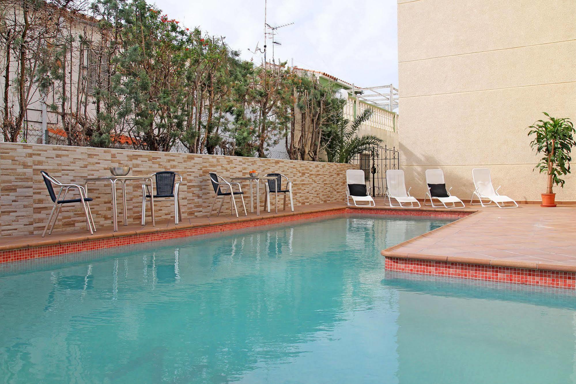 Apartamentos Dona Carmen 3000 أوروبيسا ذيل مار المظهر الخارجي الصورة